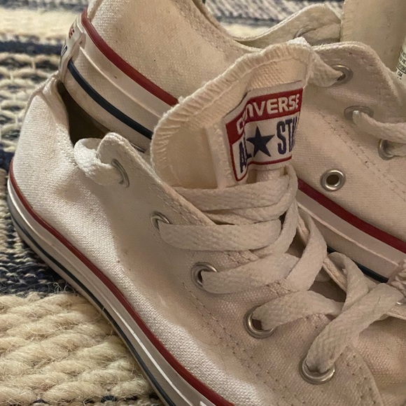 Converse Low Top Size 2 Kids White Sneaker - Picture 2 of 5